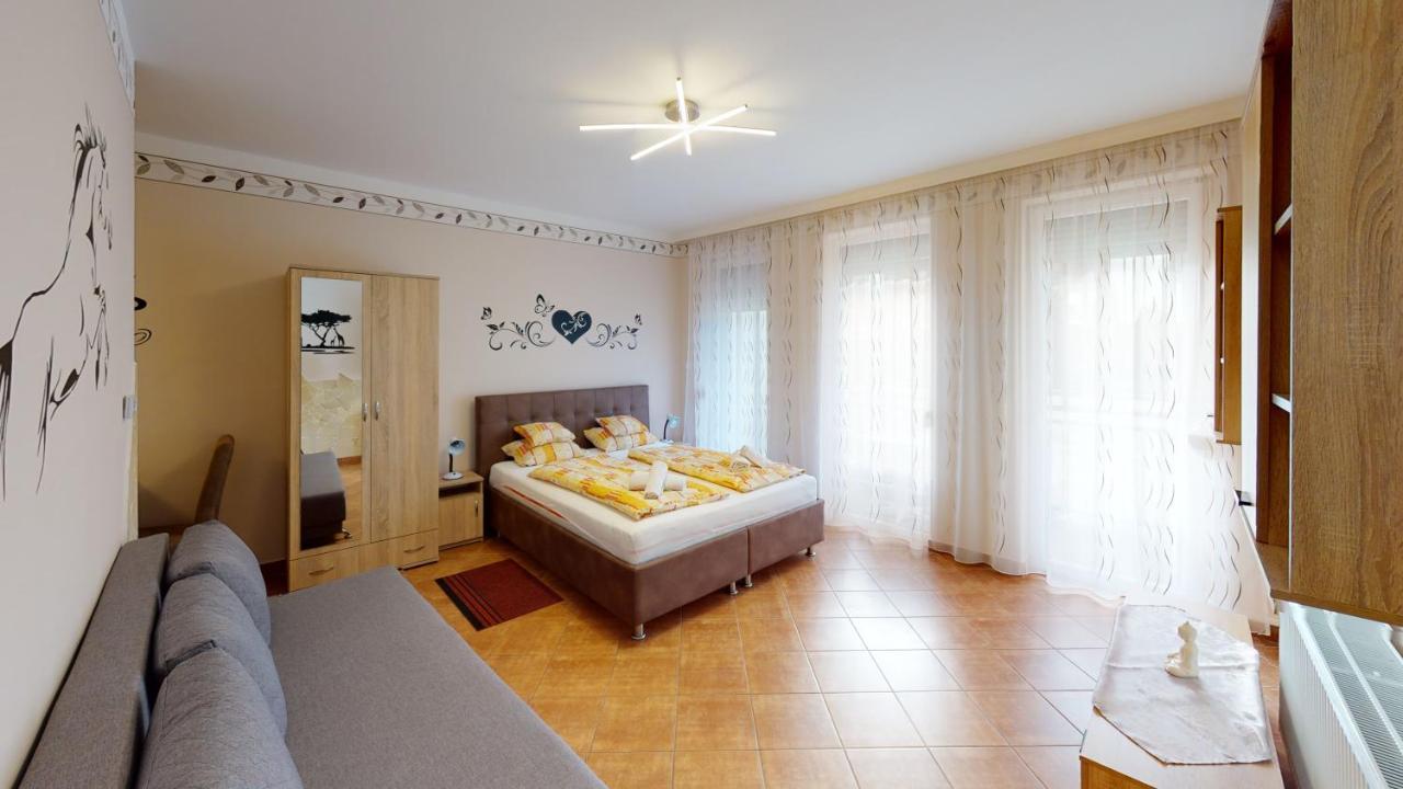 Cristian Apartman Hajduszoboszlo Luaran gambar